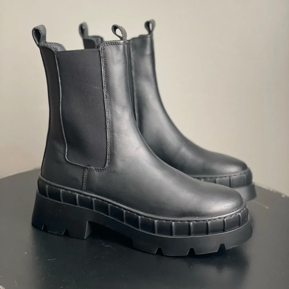 Steve Madden Barclay Boot in Black Leather - Picture 4 of 9